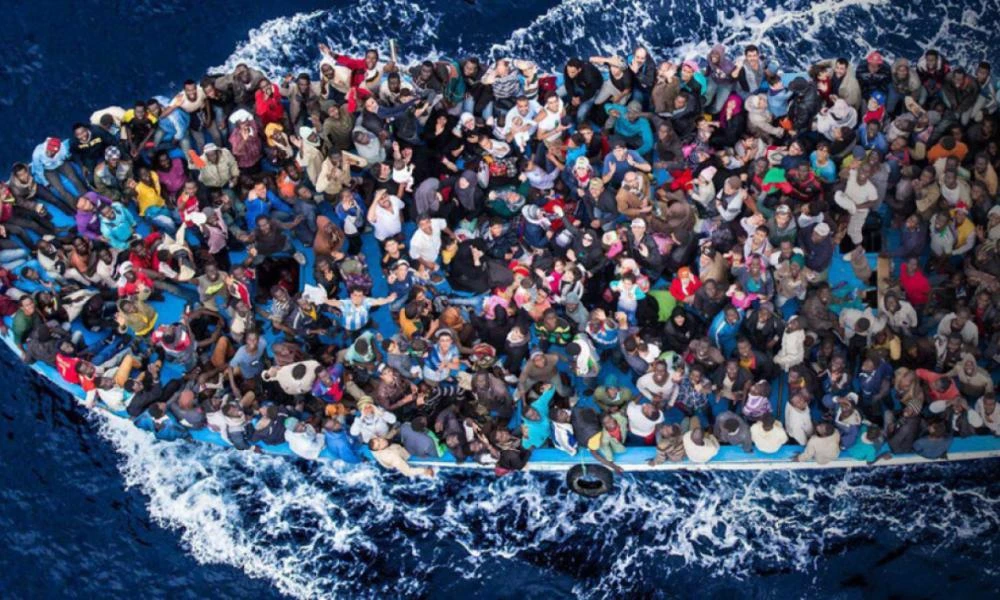 Ιταλία: Άλλοι 573 μετανάστες έφτασαν στη Λαμπεντούζα μετά από νέο ναυάγιο